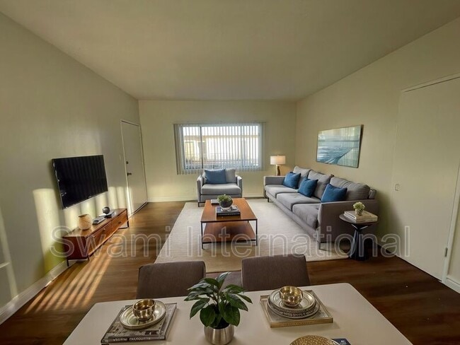 Photo - 10970 S Figueroa St