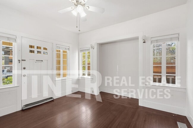 Photo - 2133 Marshall Way