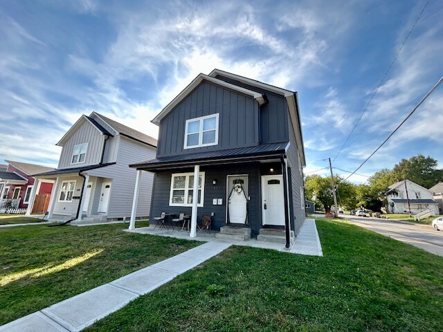 Photo - **SPECIAL** $250 OFF 2ND MONTH'S RENT** 3 Bedroom 2 Bath Duplex in the Heart of Indianapolis Unit B