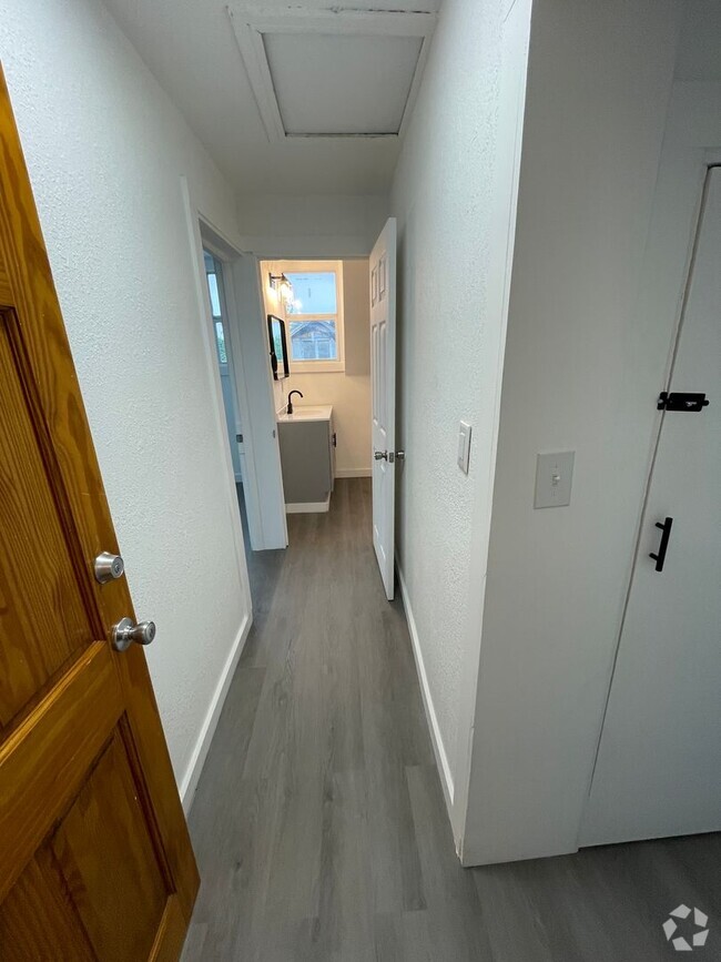 Building Photo - 477 N Adams Ave Unit 477 N Adams  Ave C Rental