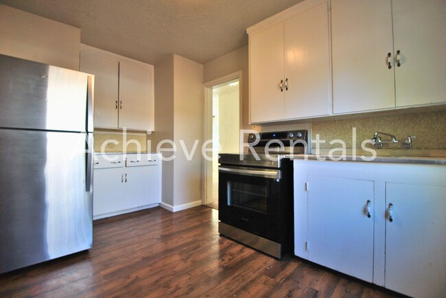 Photo - 1068 Crescent Dr