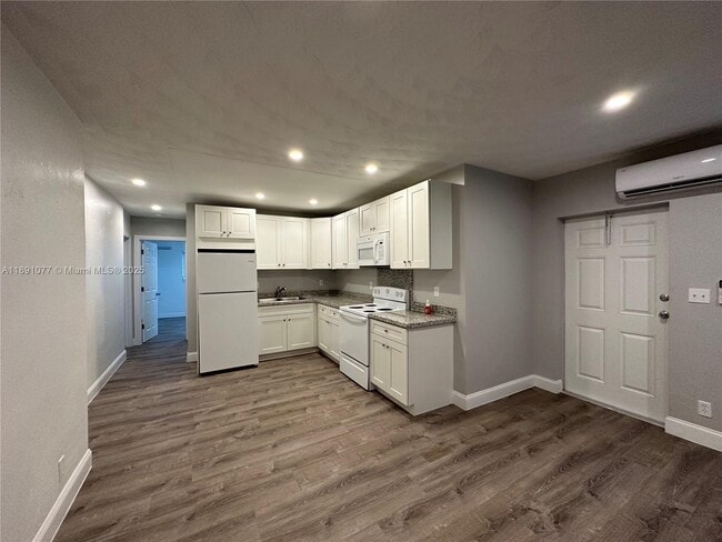 Photo - 840 NE 17th Terrace Unidad 10