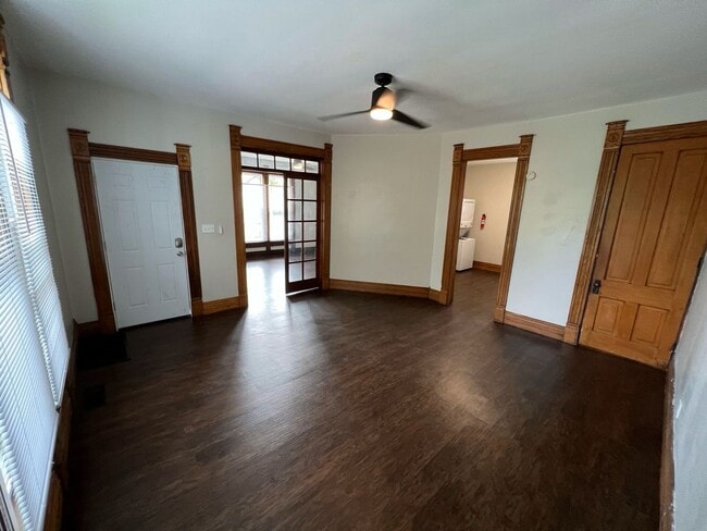 Building Photo - 700 W Powers St Unit #2