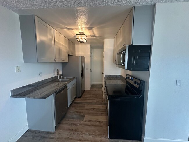 Photo - Modern Reno apartment 2 bedroom 1 bath! Co...