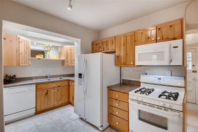 Photo - 3825 E 2nd Ave