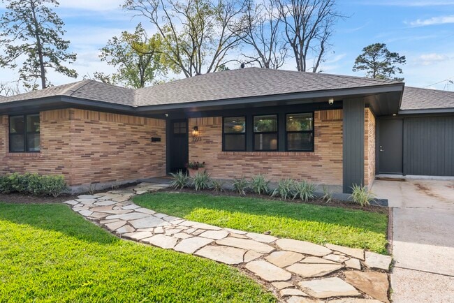 Photo - 2223 Hialeah Dr