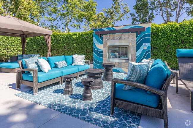 Pool Seating - Flower Fields