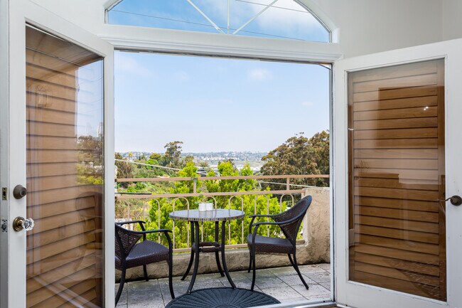 Photo - 919 W Lewis St