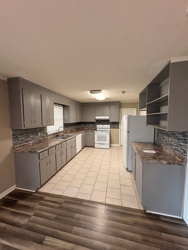 Photo - 102 Navaho Dr
