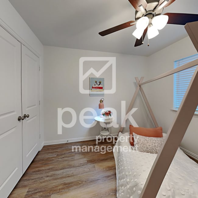 $1799 Beautiful 3 bed 3 bath townhome!