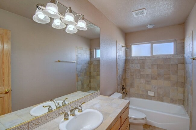 Photo - High Desert Custom Beauty 3 Bedroom 2 bath...