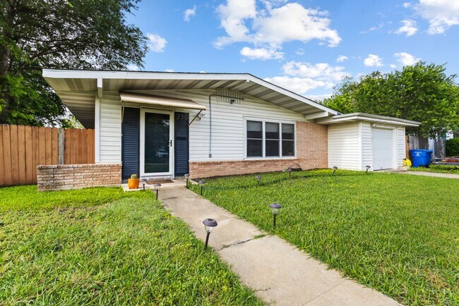 Photo - 3 Bedroom/1.5 Bath Wilshire Terrace