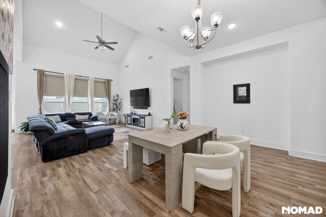 Photo - 1120 Saddle Ridge Dr