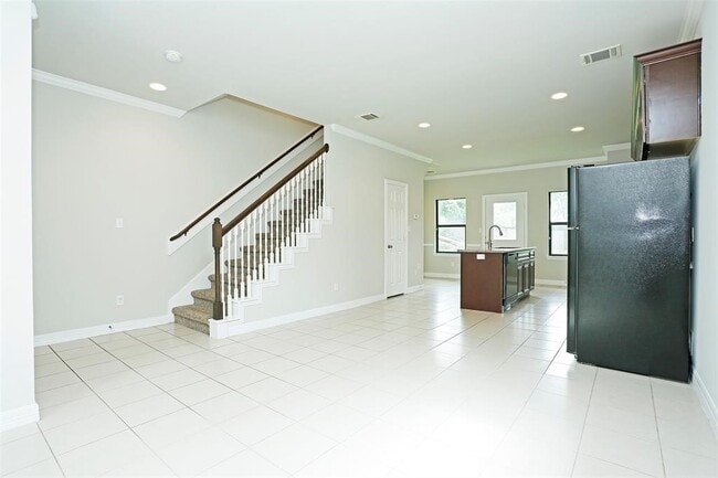 Photo - 990 Grenshaw St