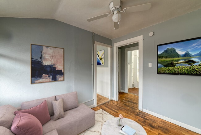 Photo - 224 Crest St