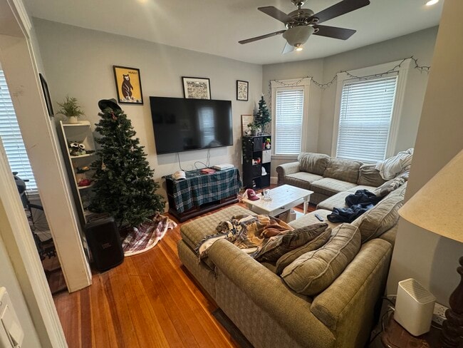 Building Photo - 26 Roseclair St Unit 1