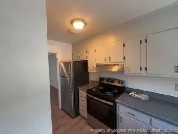Photo - 421 Kirkcaldy Ct