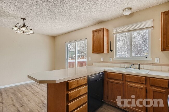 Photo - 1459 Cattail Dr House