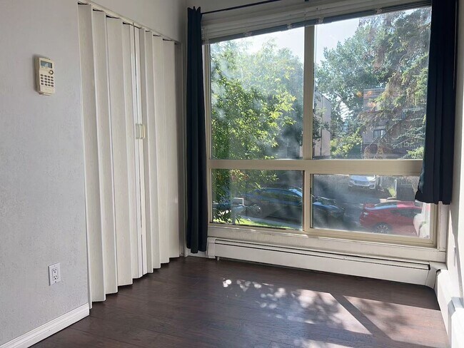 Photo - 2130-217 17 St SW