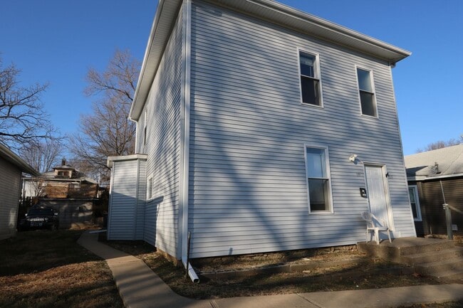 Building Photo - 539 1/2-539 1/2 S 8th St Unit 539