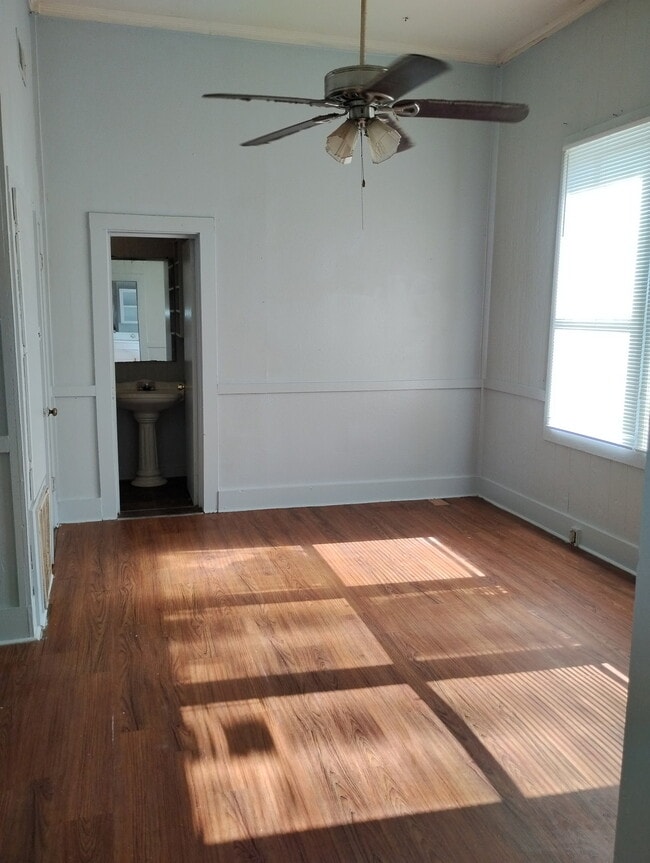 Photo - 822 Edwards St