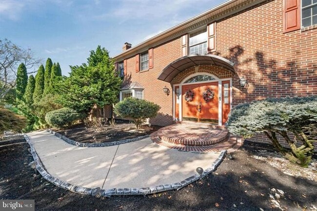 Photo - 253 Peoples Way