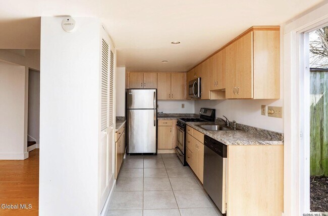 Photo - 586 N Broadway