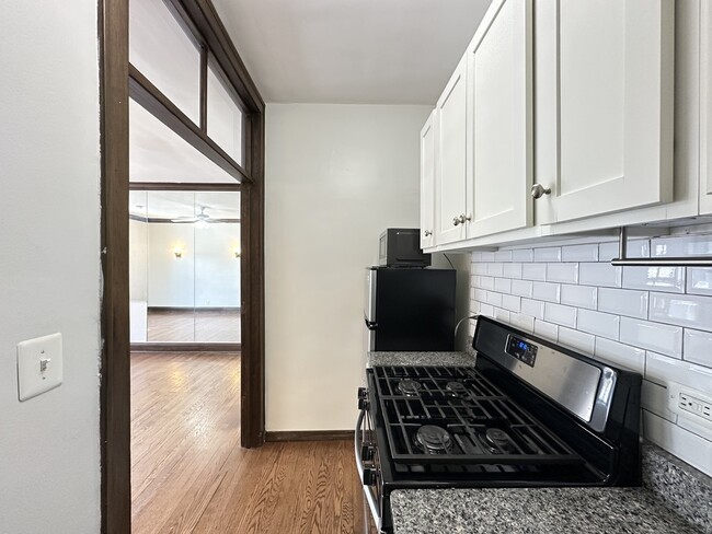 Photo - 1367 E 53rd St Unit 312