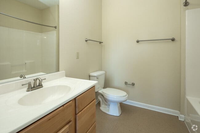 2BR, 2BA - 807SF - Copper View Apartments