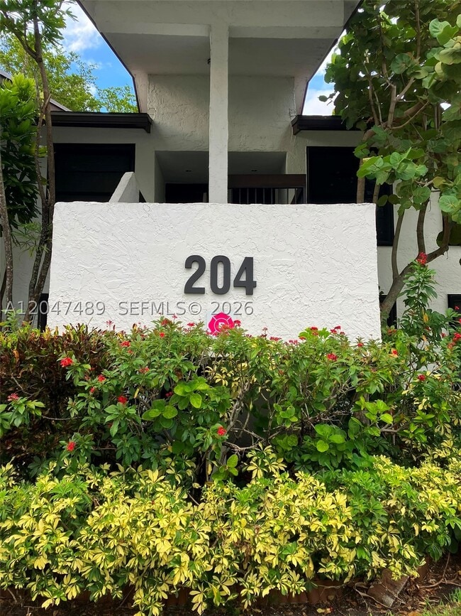 Building Photo - 204 Lake Pointe Dr Unit 208