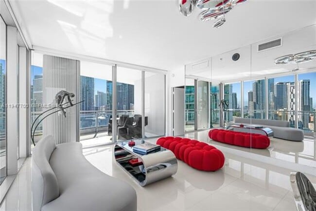 Photo - 90 SW 3rd St Unidad 90 SW 3rd St 2204