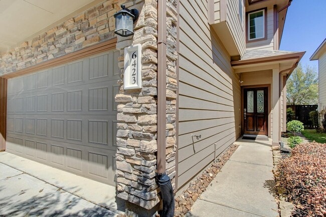 Photo - 6423 Calgary Woods Ln