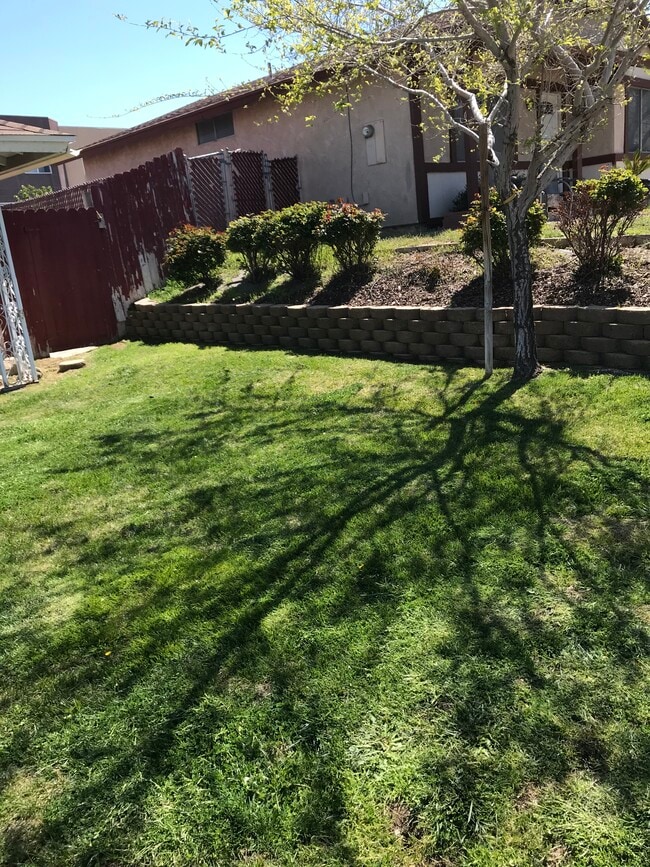 Photo - 42030 Blueflax Ave