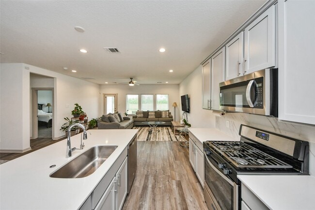 Photo - 6811 Bradford Ter Rd