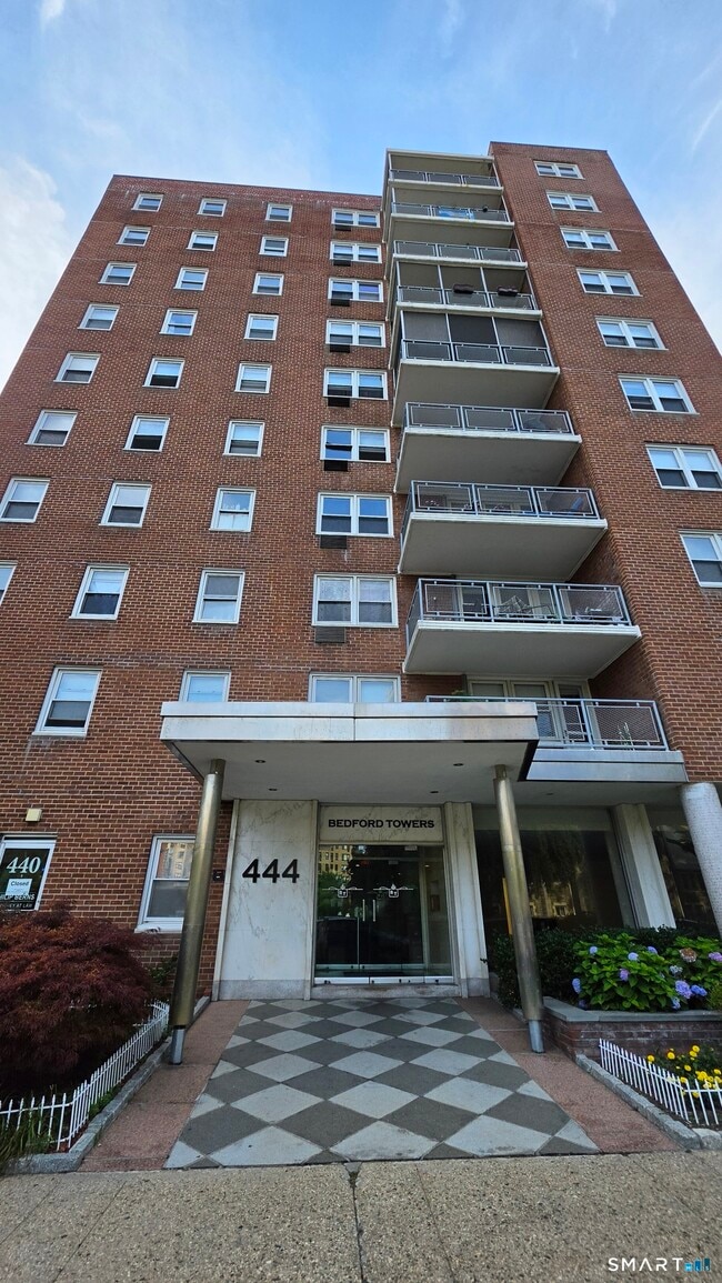 Building Photo - 444 Bedford St Unit 9P