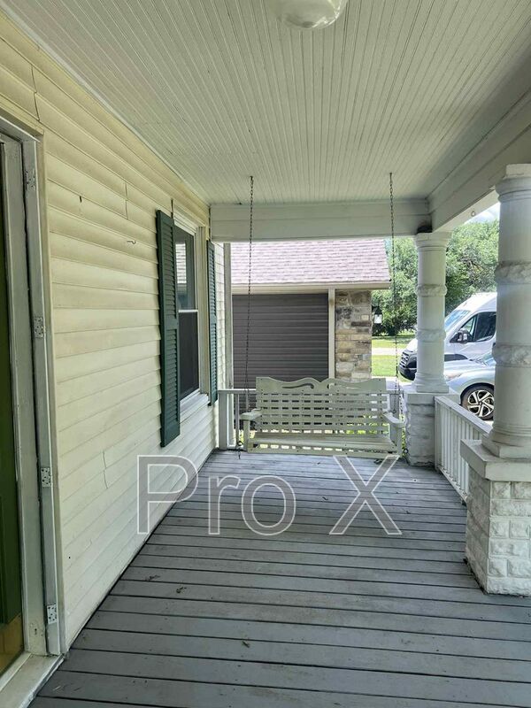 Photo - 2628 E 8th St