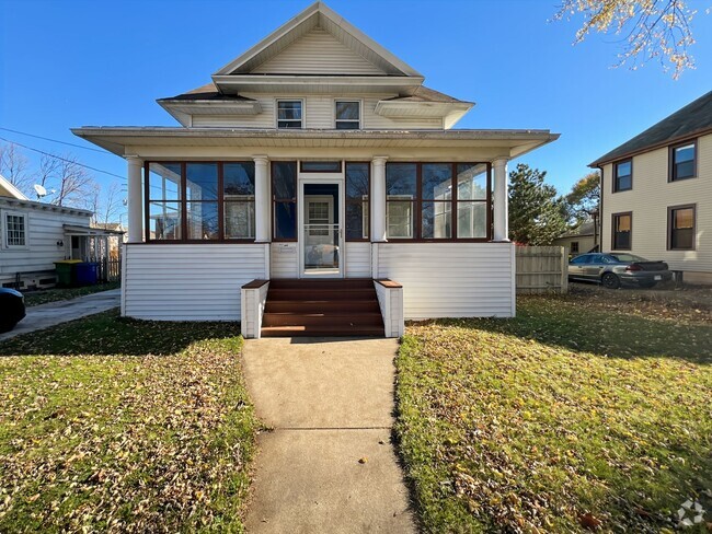 Building Photo - 3 Bed 1. 5 Bath Singly Family Home