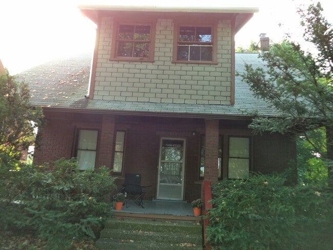 Building Photo - 3 Bedroom, 1 Bath House on W. College Ave-...