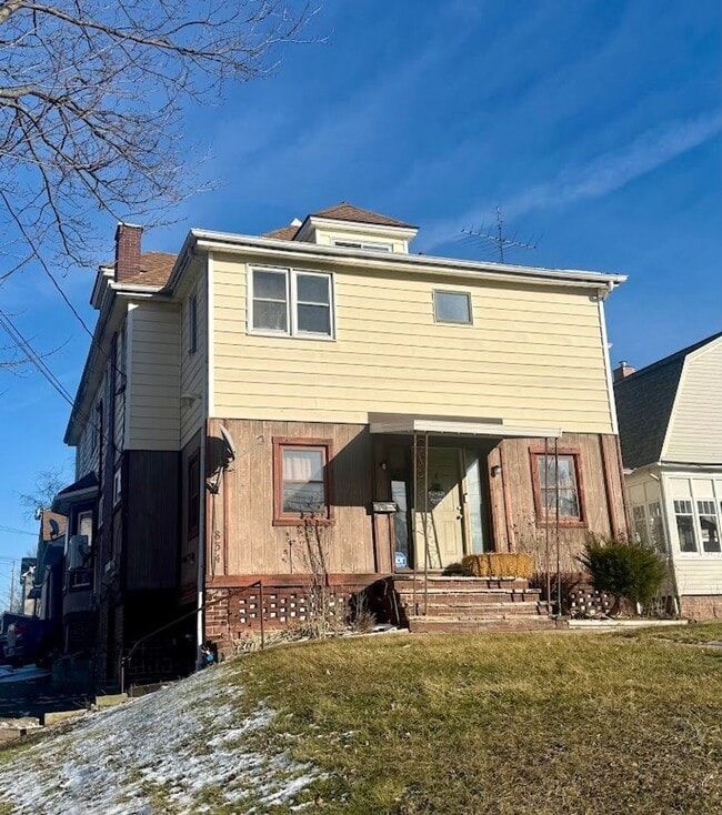 Building Photo - Fulton Rd Triplex Unit 832 A Fulton Rd NW