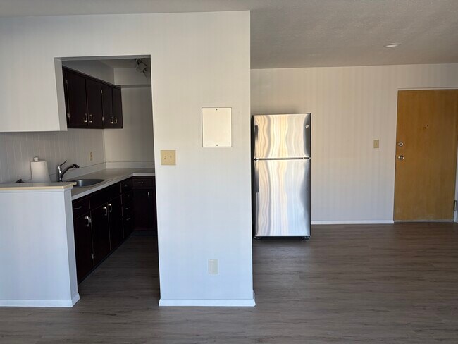 Photo - 14567 Madison Ave Unidad Waverly House Condominium
