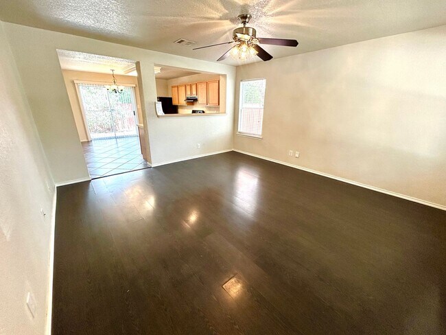Photo - 110 Jetlyn Dr