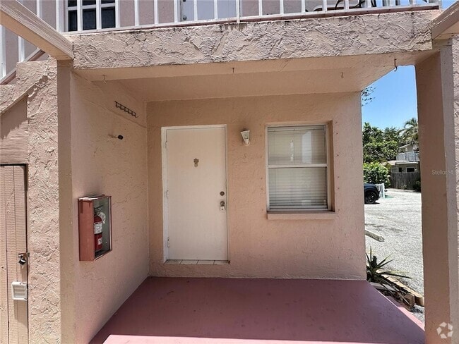 Building Photo - 1630 Redwood St Unit B-1 Rental