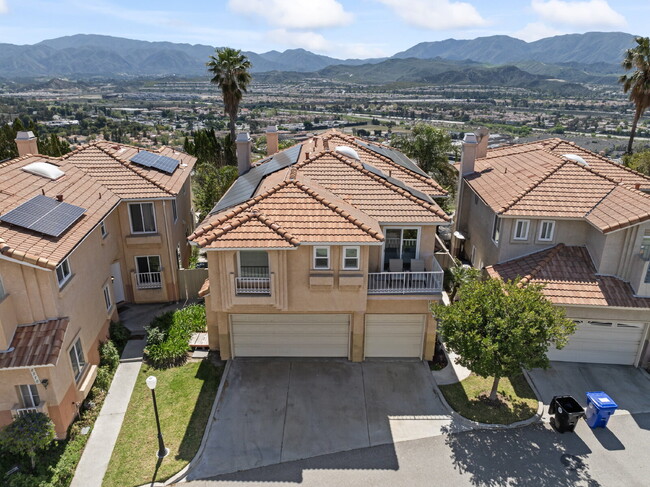 Building Photo - "Experience Luxurious Living: Spacious 5-B... Rental
