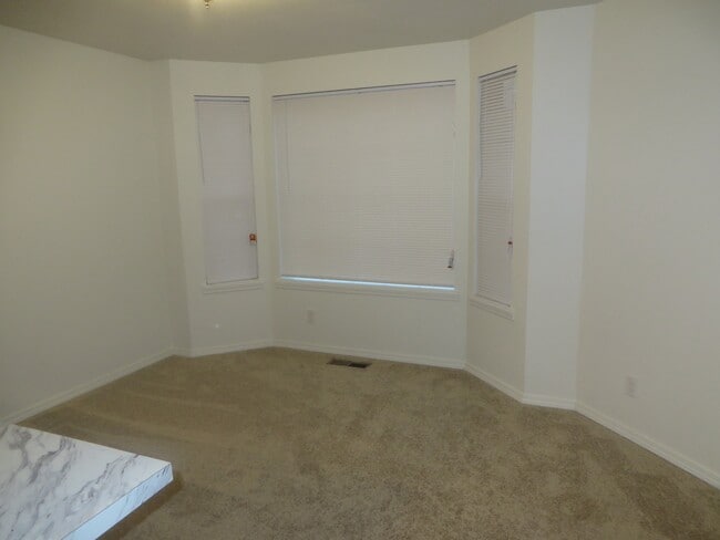 Photo - lynd04 Unit 165