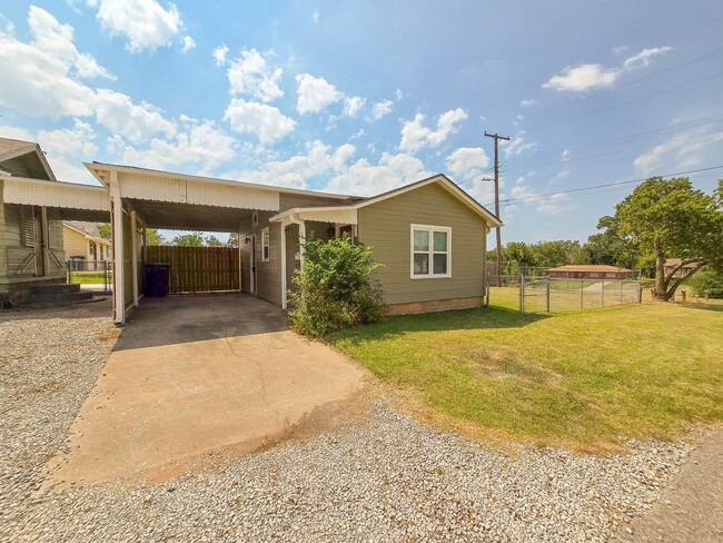 Building Photo - Cute Efficiency Studio Style Home in Shawnee!