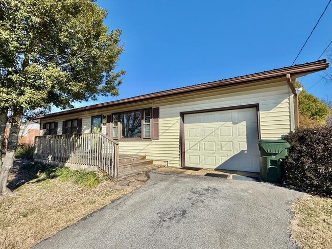 Building Photo - 800 McAbee Dr