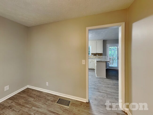 Photo - 145 Victoria Station