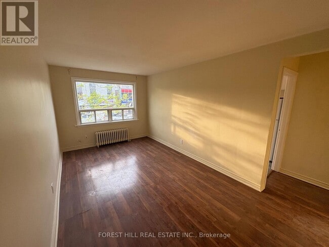 Photo - 247 Lakeshore Rd E
