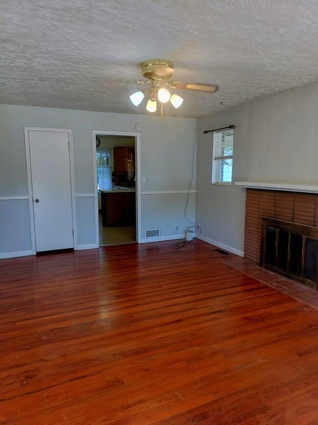 Photo - Charming 2-Bedroom Upper Duplex Unit in Ogden!