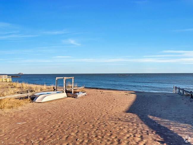 Building Photo - 71 Beach Ave Rental